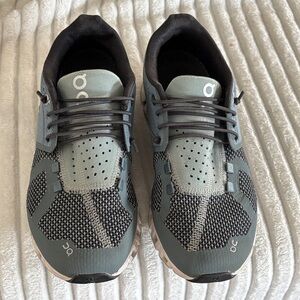 On Cloud Womens Black and Gray Athletic Shoes